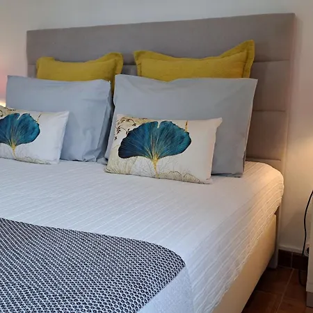 Authentic Rural Retreat With Green Fields & Ocean Views - Orchid House Arco Da Calheta *